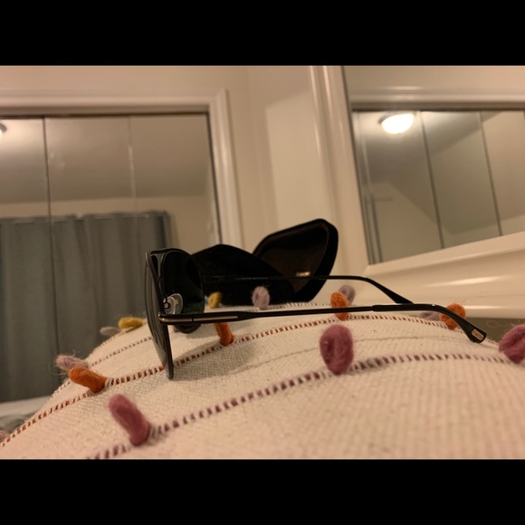 Tom Ford women’s aviators - Picture 3 of 7